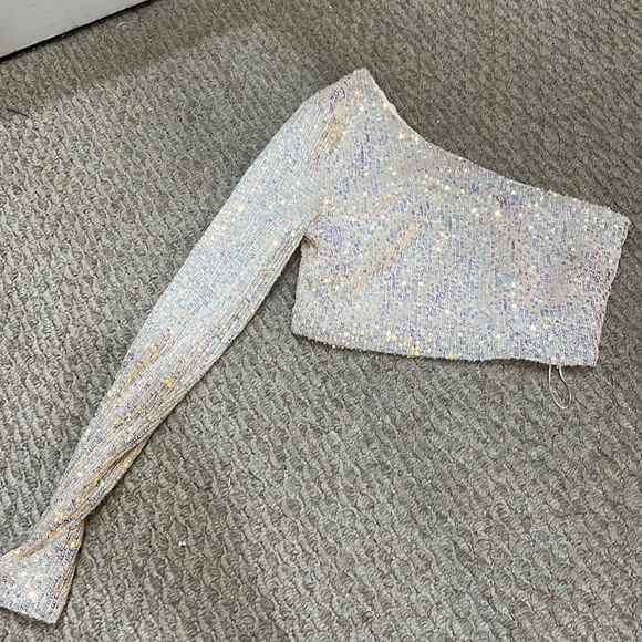 Adika One Sleeve One Shoulder Sequin Crop Top - Picture 1 of 2